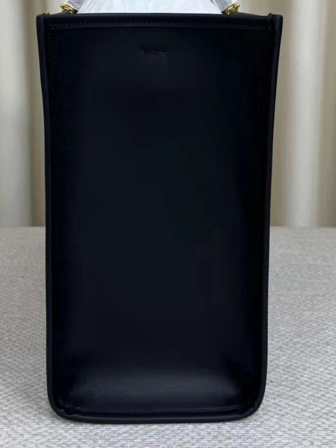 Svart handväska med logga - 2