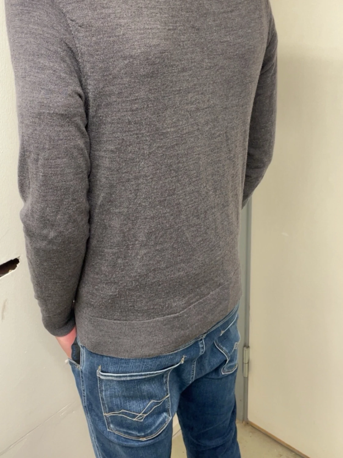 Grå stickad tröja i ullmix - 1