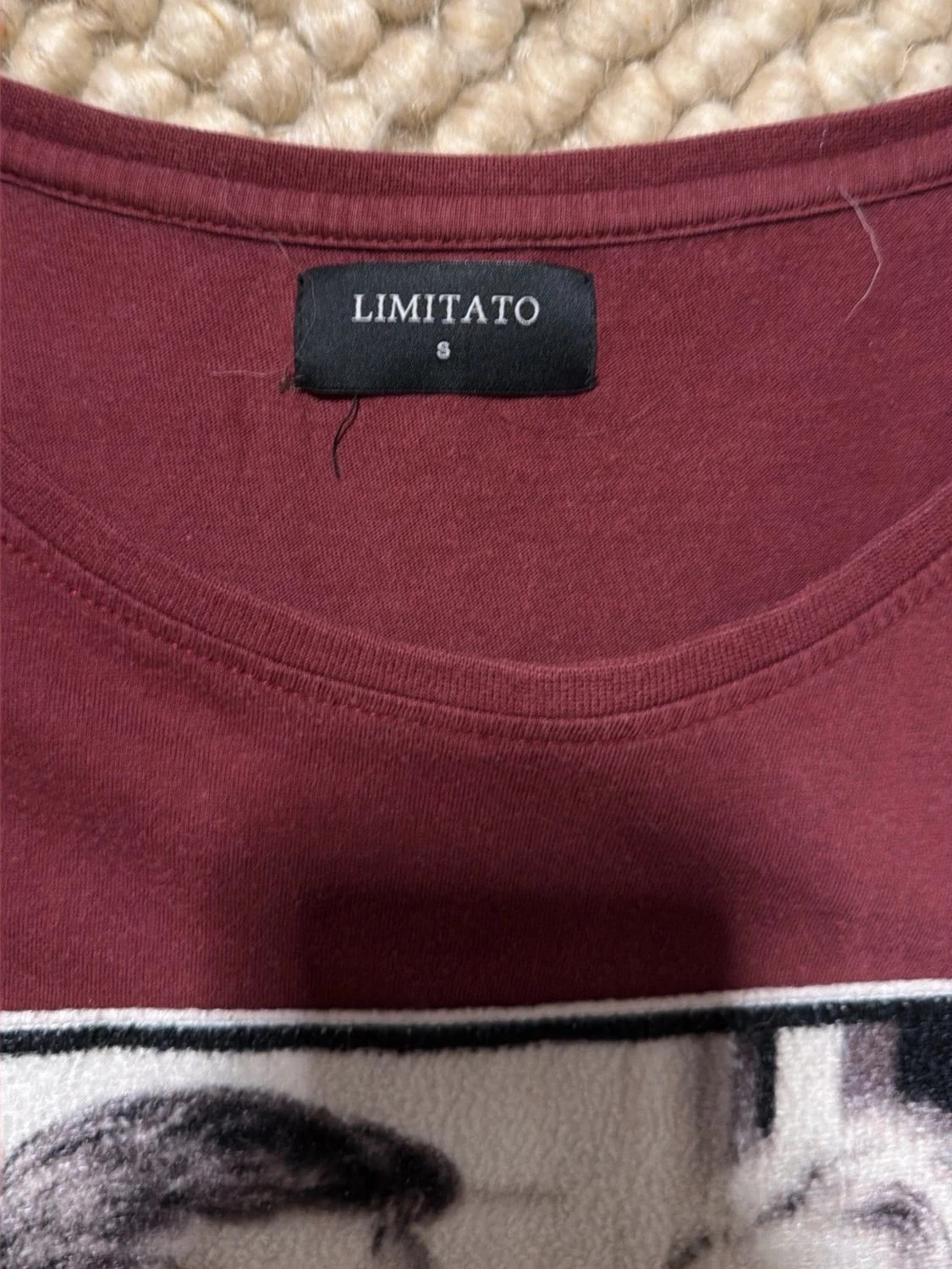 Vinröd t-shirt från Limitato - 1