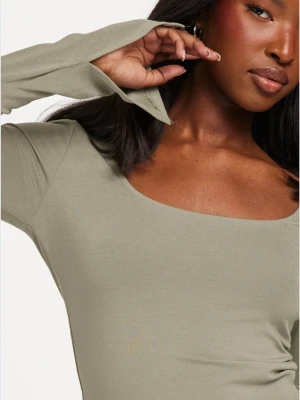 Super  - super söt ljus grön tröja från gian tricot, inte använd så mycket inga hål. skulle passa till skjol,shorts och jeans💚