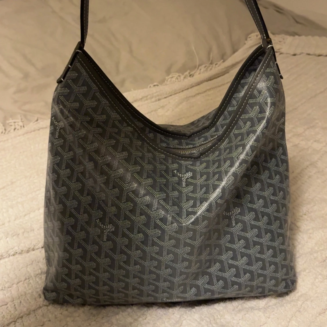 Grå axelväska  - 1