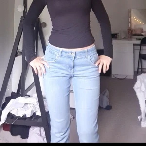 Bootcut jeans - Från bershka, inga defekter. Använd gärna köp nu!