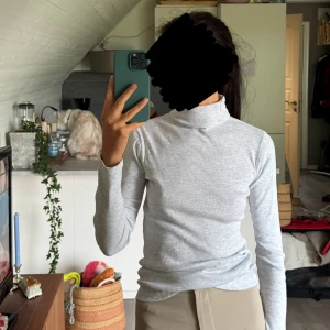 Ljusgrå polotröja - Aldrig använd