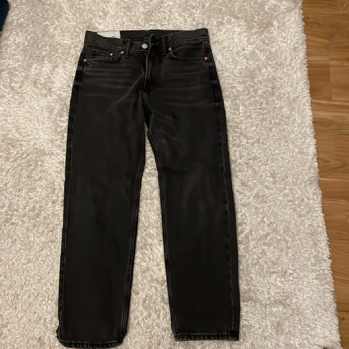 Svarta relaxed fit jeans från H&M - 1