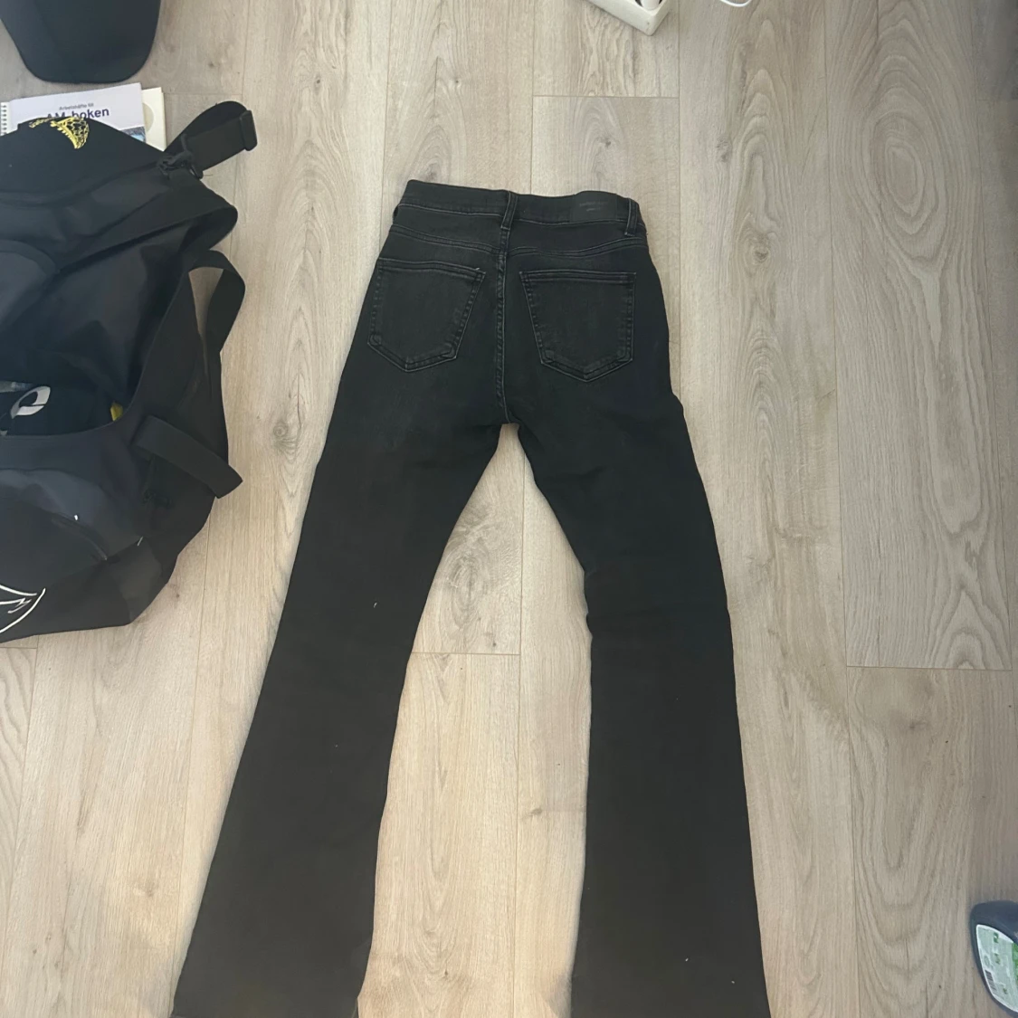 Svarta/gråa bootcut jeans - 1