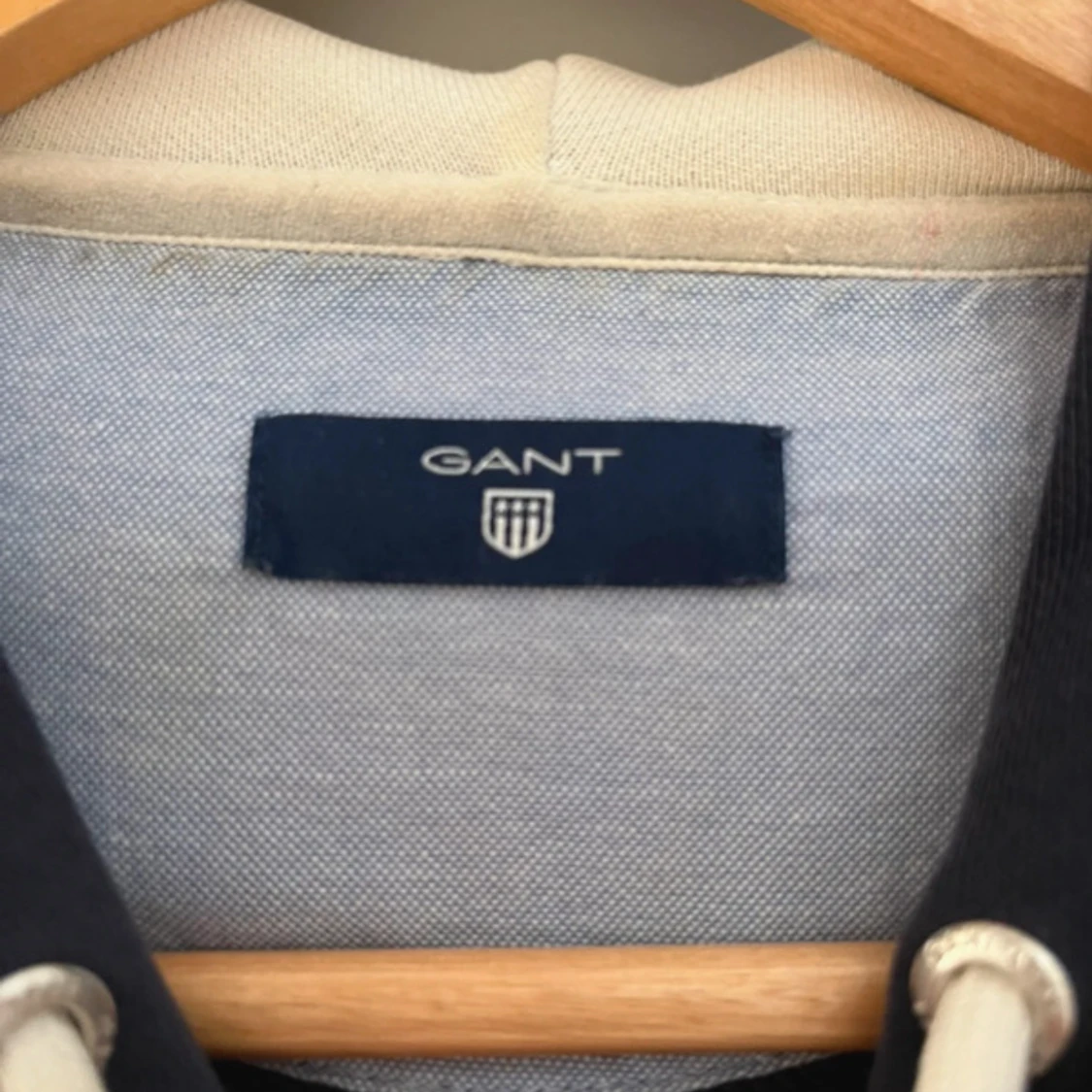 Mörkblå hoodie från GANT med dragkedja - 3