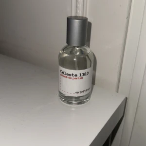 One bold chemist parfym - Tjena säljer dessa parfymer Géleste 138.0 och Langmuir 17.0 andvänt en gång. En för 150  och två för 250. Kontakta gärna vid frågor