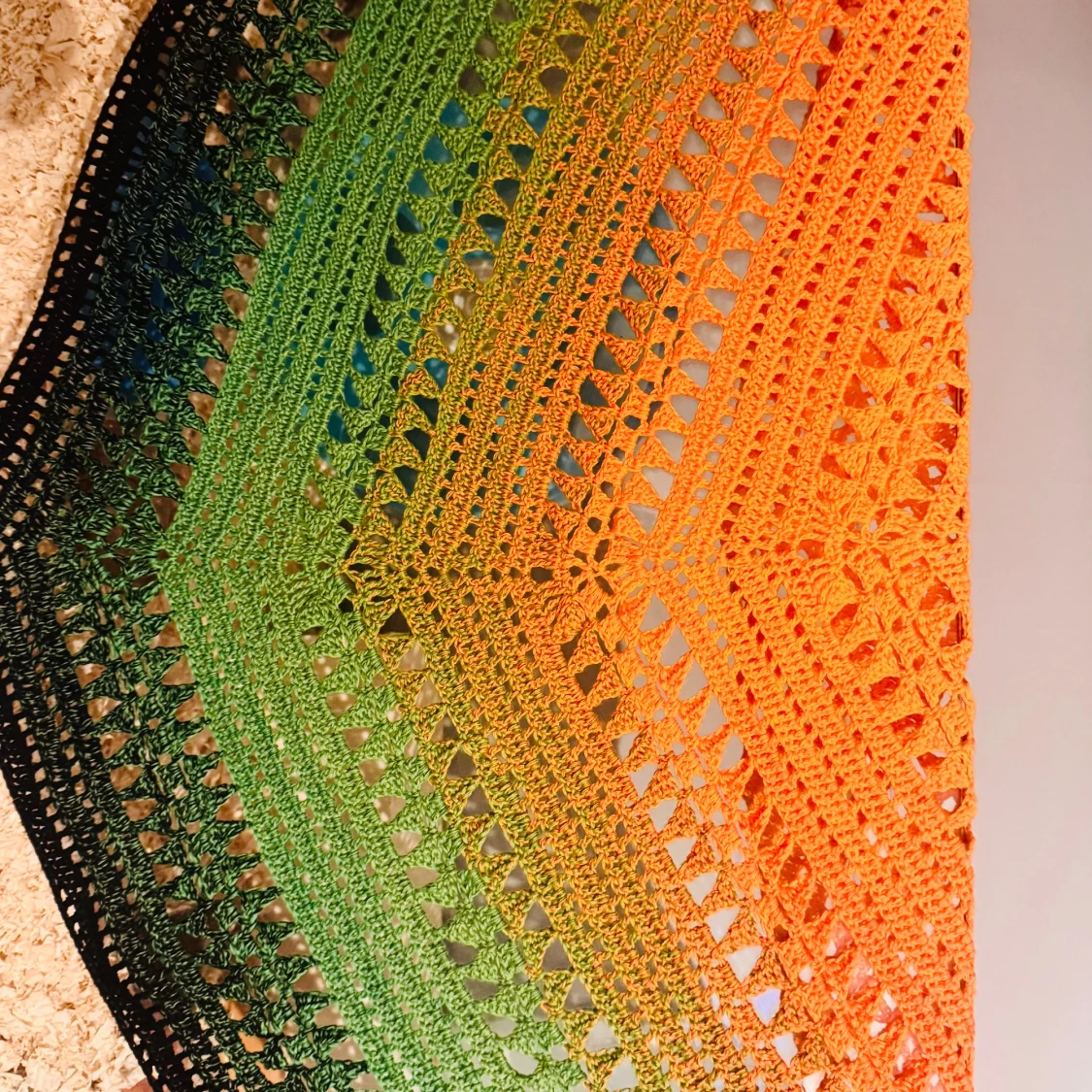 Färgglad virkad triangelsjal - 3