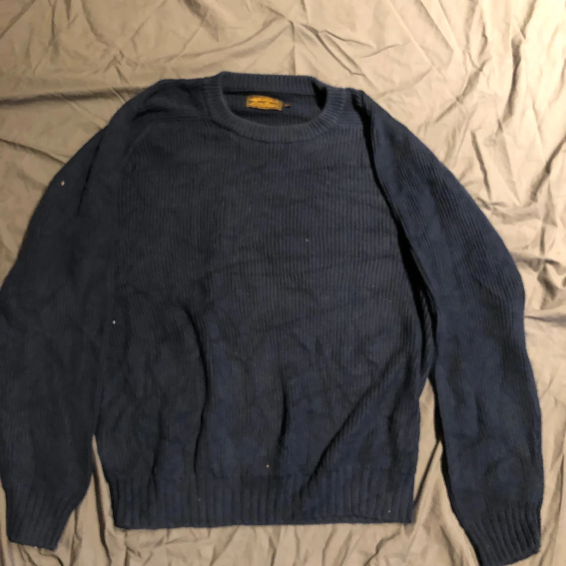 Mörkblå stickad tröja från Eddie Bauer