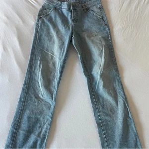 Ljusblå jeans - Jättesnygga ljusblå jeans! Knappt använda då dom är för korta för mig! 