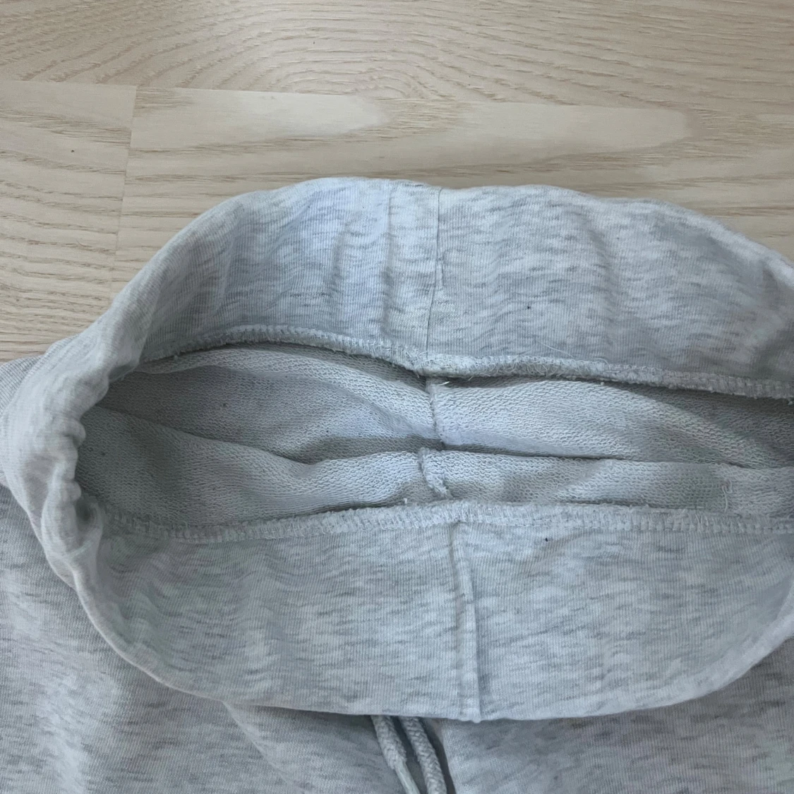 Lågmidjade grå byxor  - 3