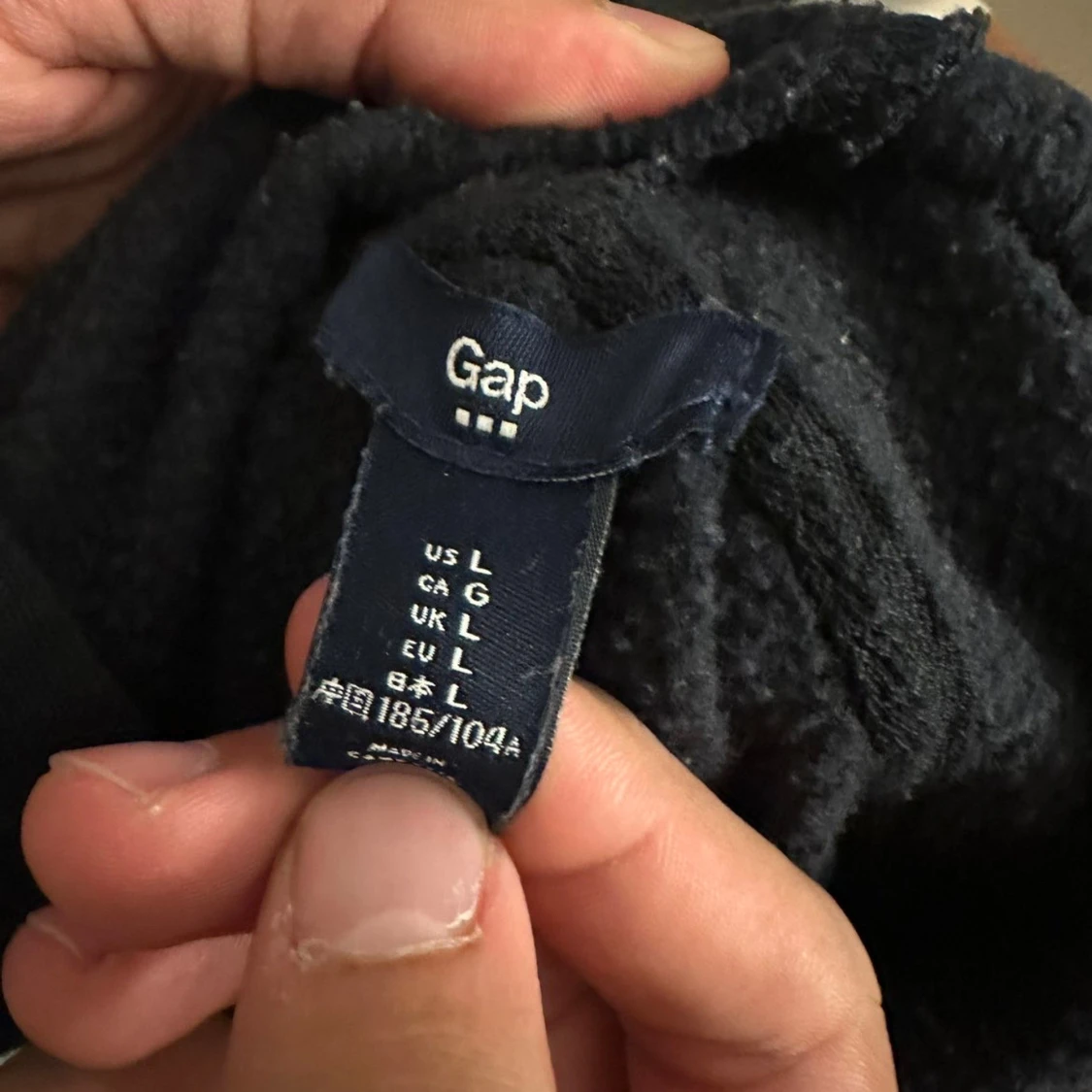 Svart hoodie från GAP i storlek L - 1