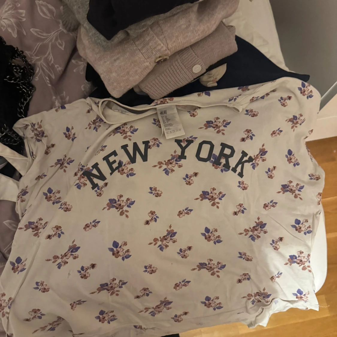 Blommig t-shirt med New York-tryck H&M