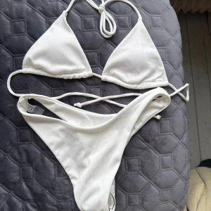 Vit bikini - Vit bikini från shein storlek s