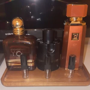 3st 2ml vinter parfym bundle  - Tjena, säljer en sjuk bundle av 3 st 2 ml samples av några vinter favoriter, Liquid Brun, Stronger with you Amber och Azzaro most wanted Parfum för ett bra pris, gratis sample ingår vid köp 