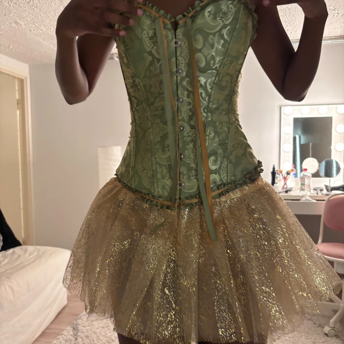 Grön och guldig prinsessklänning - 3