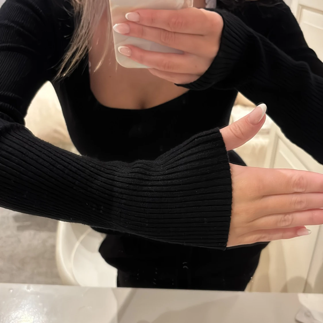 Svart ribbad långärmad tröja - 1