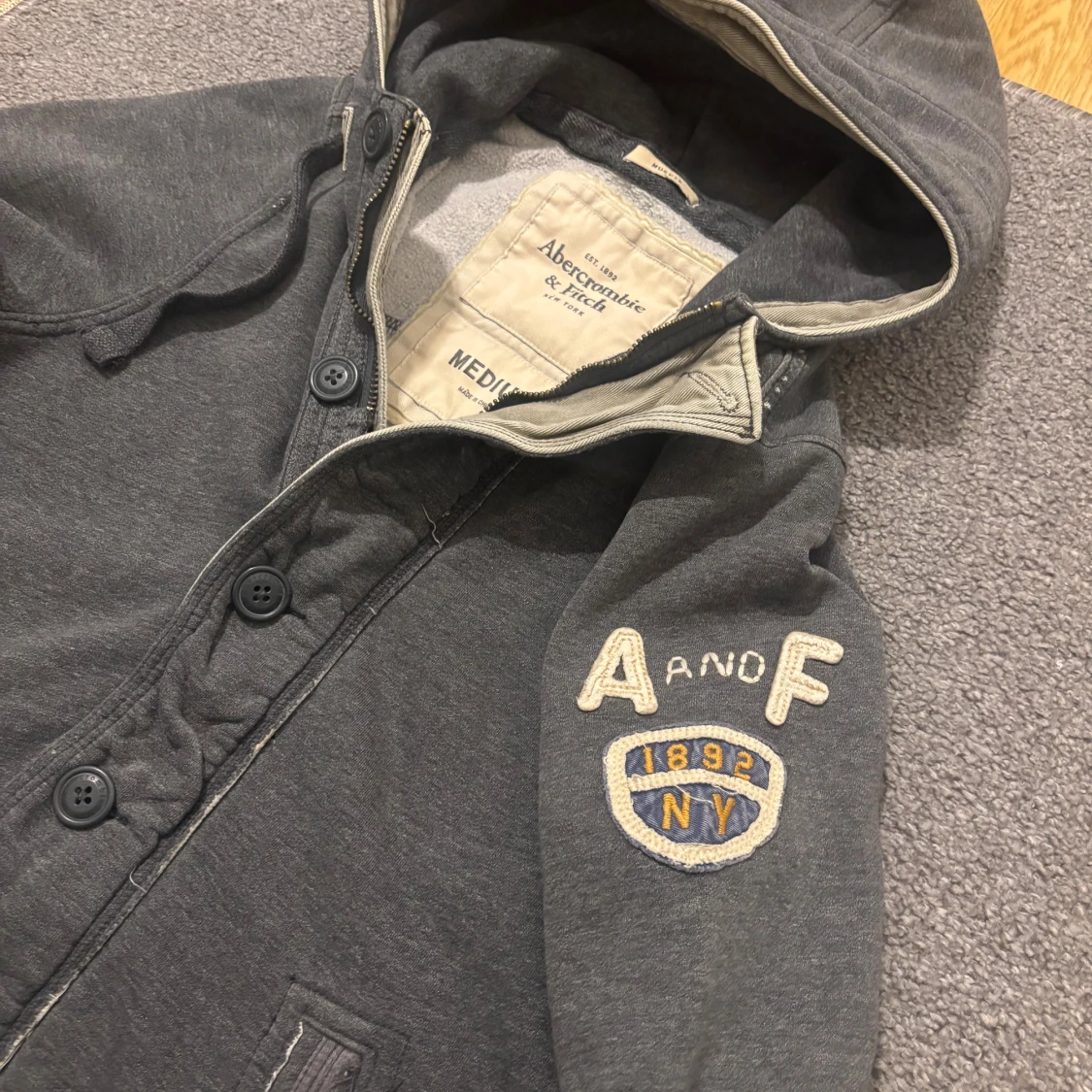 Mörkgrå Vintage Abercrombie & Fitch Cardigan  - 1