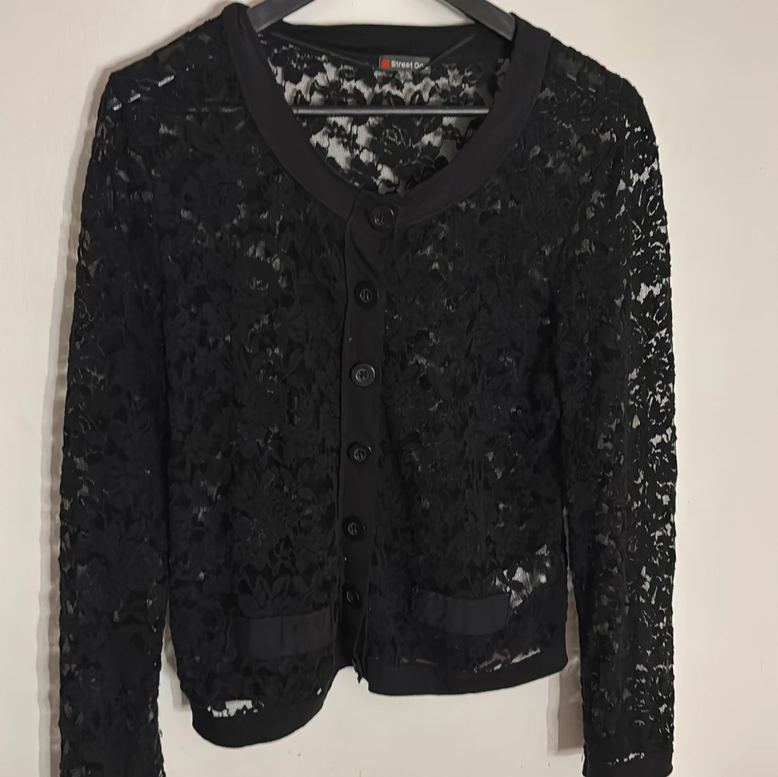 Svart spetskofta från Street One