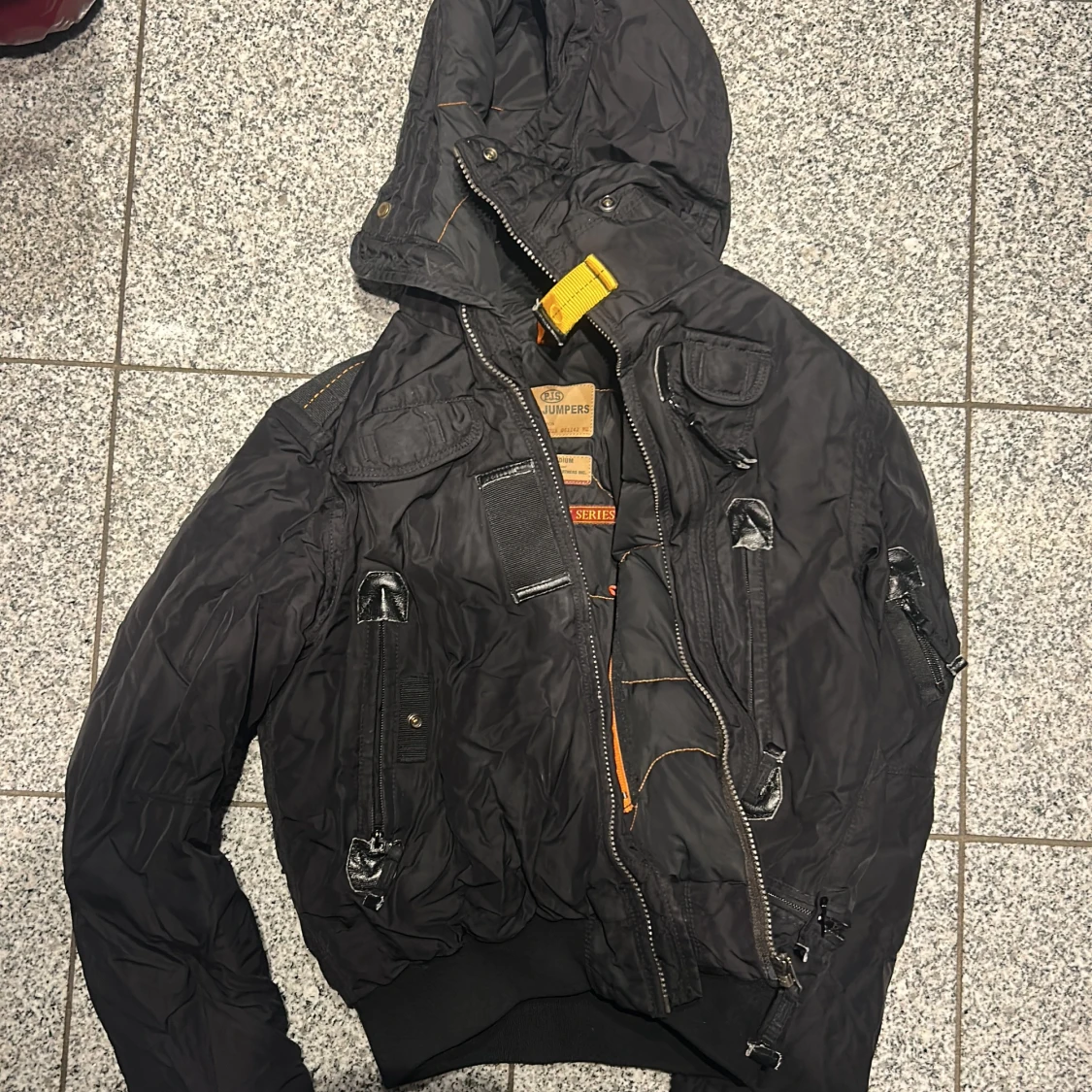 Svart bomberjacka från Parajumpers