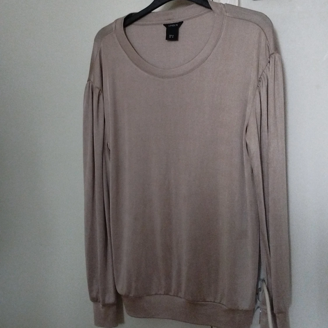 Beige långärmad tröja från Lindex