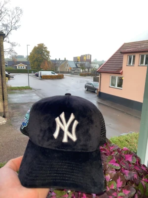 Limited edition new era newyork stile keps  - Limited edition keps köpt på hatstore i Stockholm|nypris: 699k|mitt pris:399|