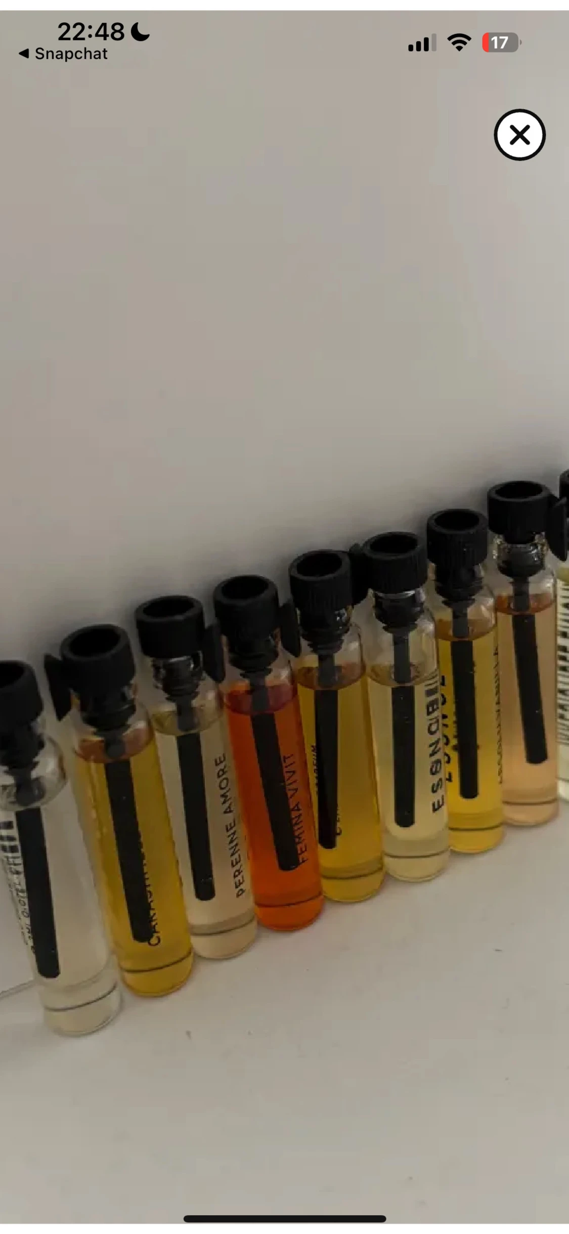 Parfymprover i miniflaskor