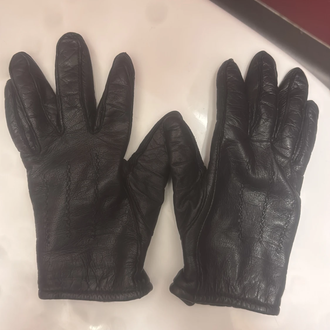 Svarta skinnhandskar med ullfoder