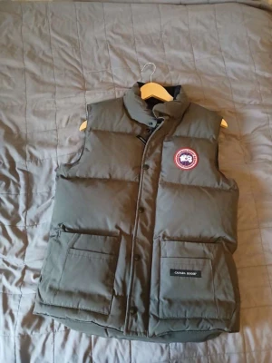 Canada Goose vest - Thick, warm and cozy grey Canada Goose vest with pockets on the front and sides.
