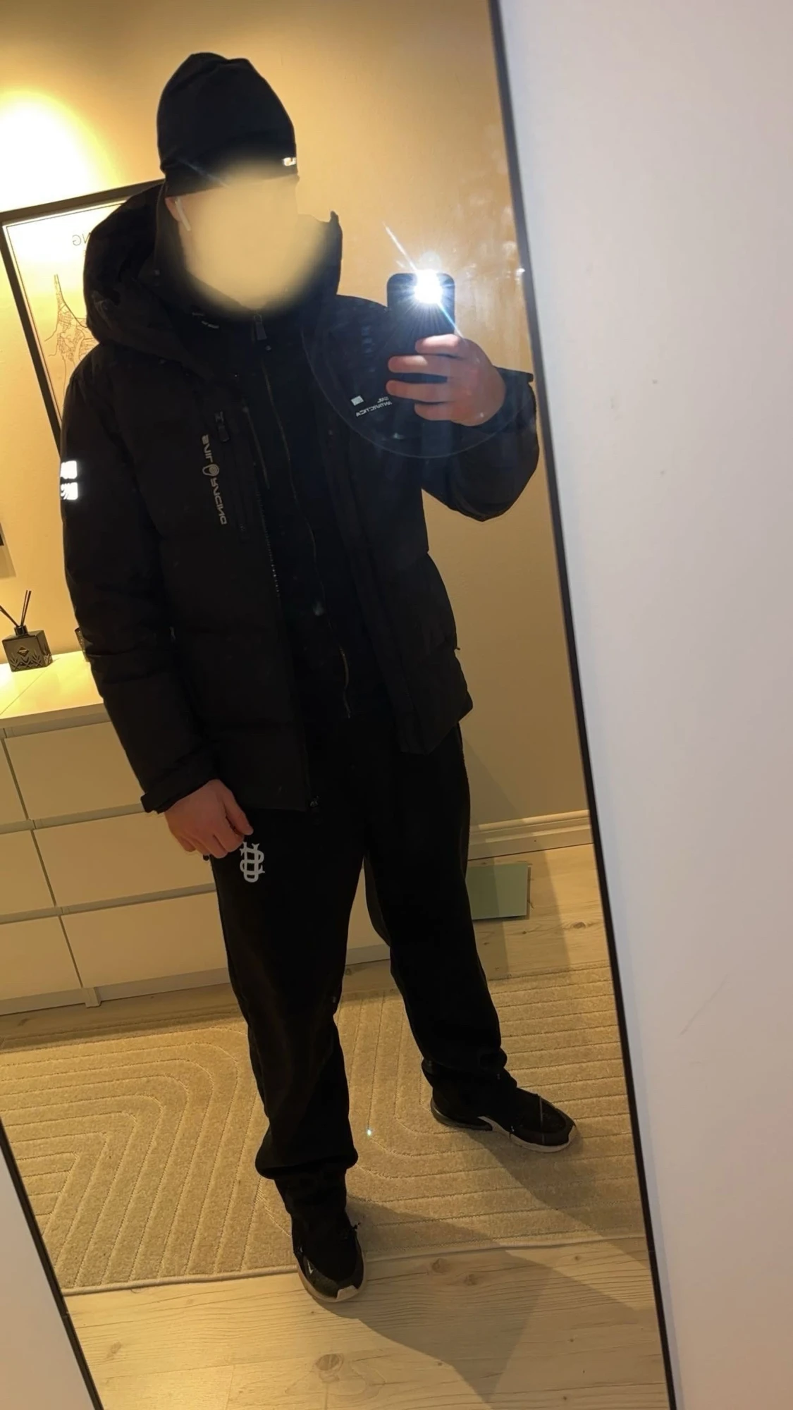 Svart pufferjacka från Sail racing. - 2