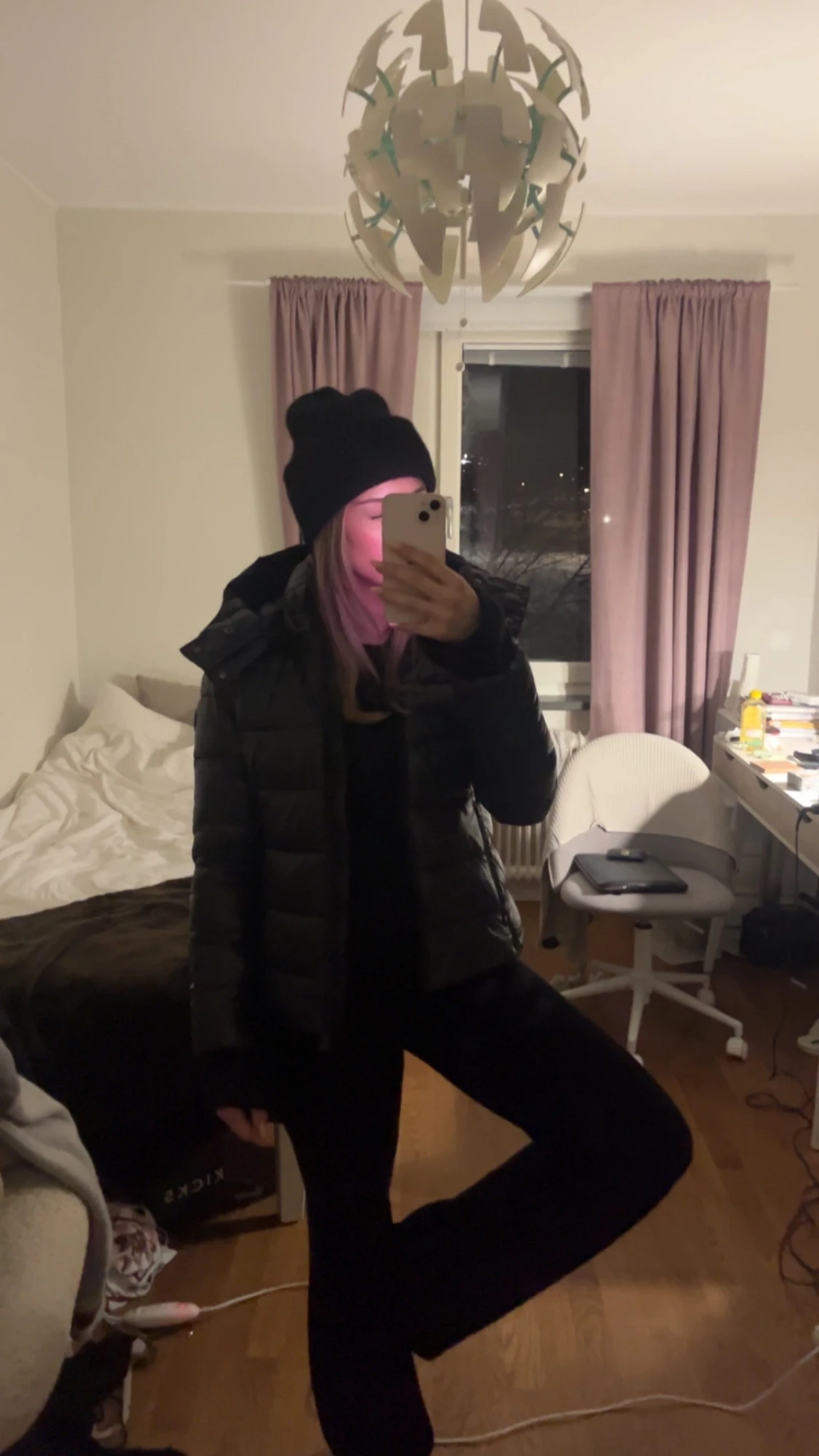 Svart pufferjacka med huva från save the duck - 1