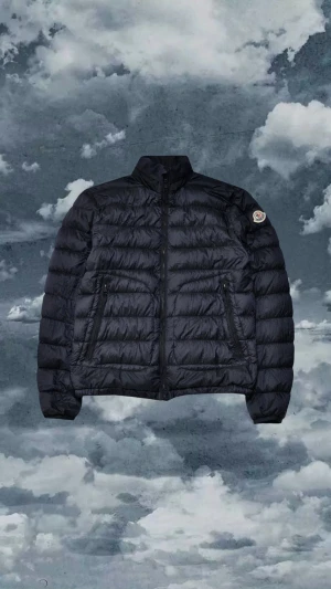 Moncler ”Octavien Giubbotto” jacka  - Moncler jacka skick 8/10 Med tags samt dustbag! Storlek 2 passar S-M 
