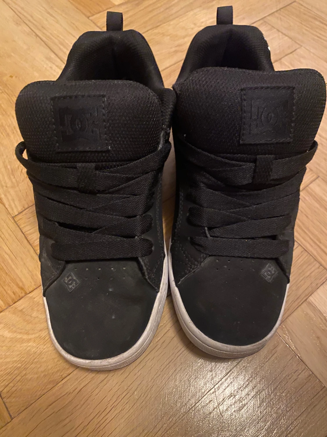 Svarta DC sneakers med leopardmönster - 1