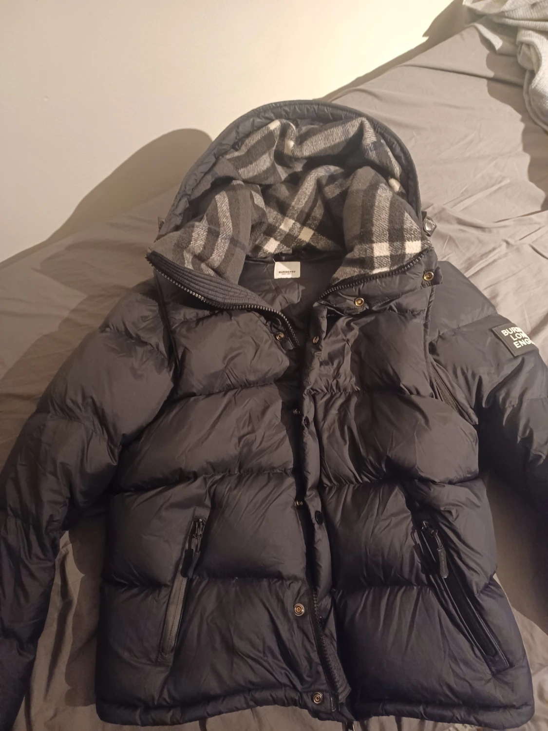 Svart dunjacka från Burberry - 1