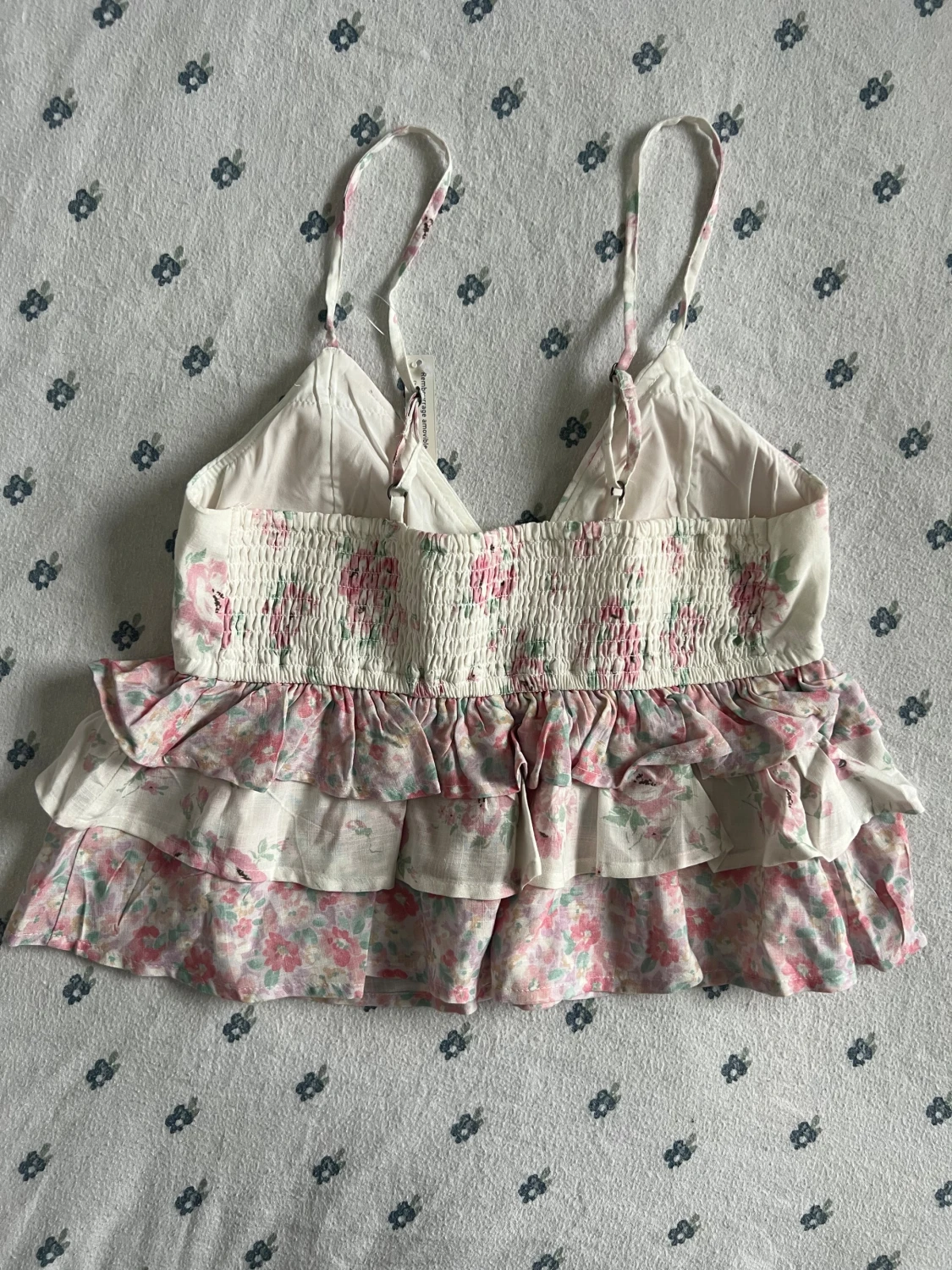 Blommig volangtop från Hollister - 2