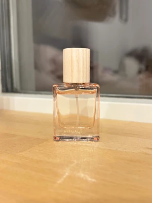 Rituals parfym - En helt oanvänd rituals parfym. Bara 10ml. Fick i present, och använder tyvärr inte detta märke. 