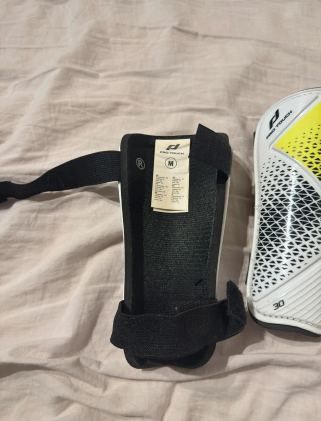 Pro Touch benskydd i vitt och gult - 1