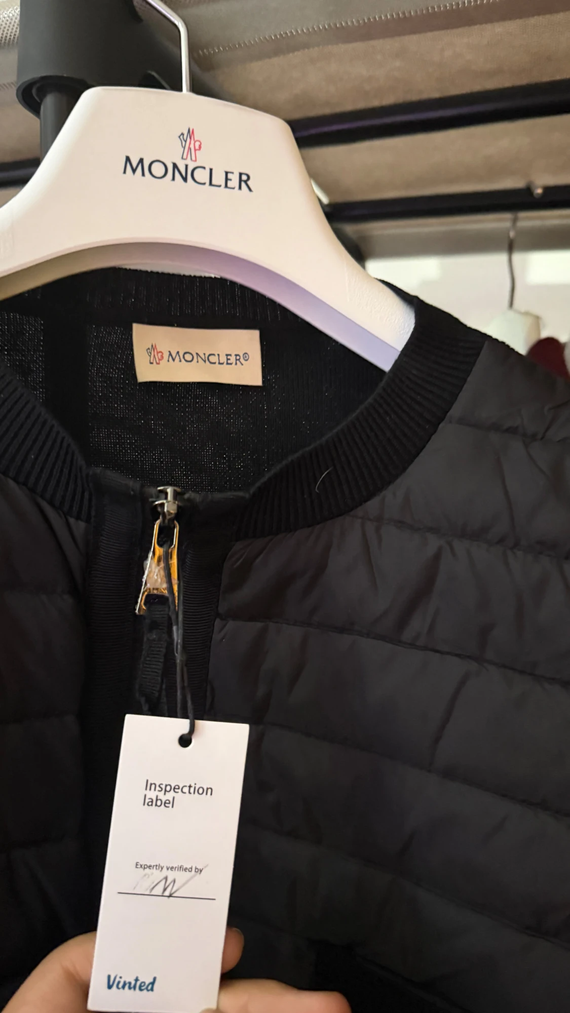 Svart pufferjacka från Moncler - 4