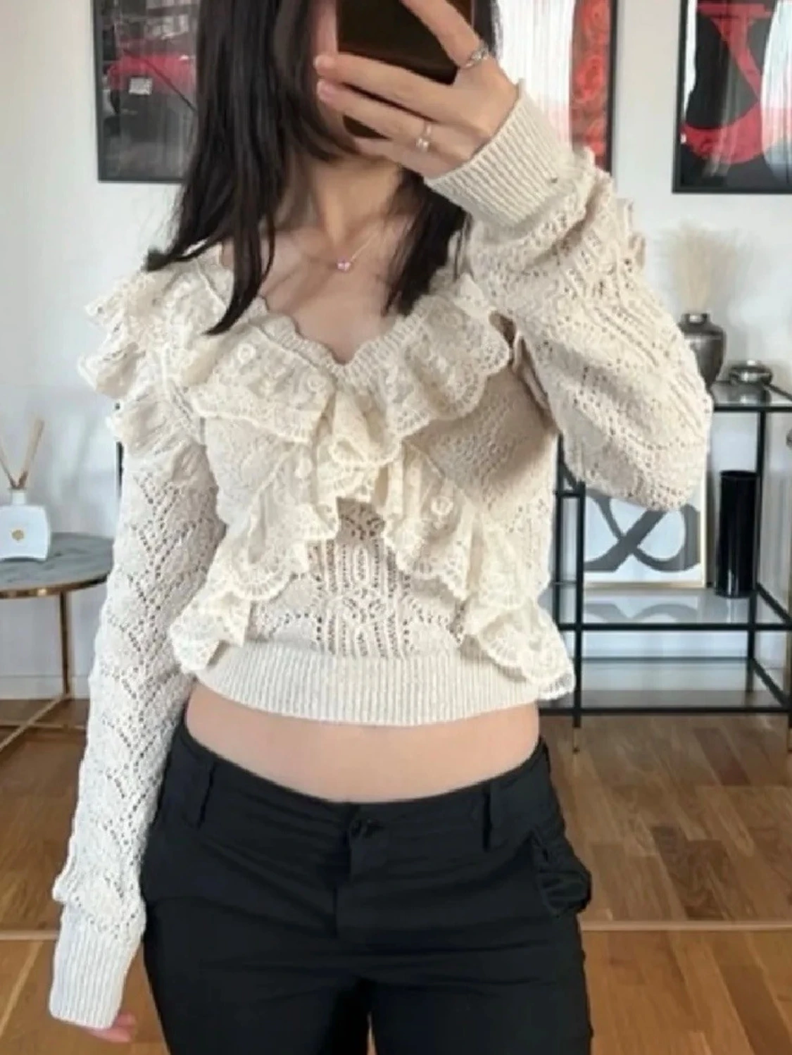 Vit stickad tröja med volanger - 3