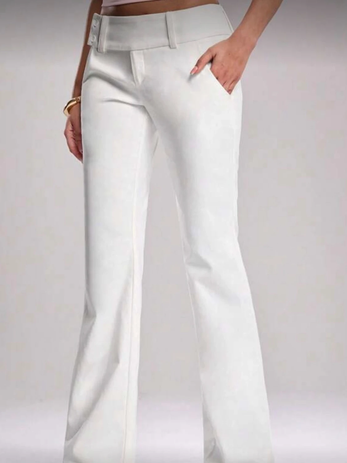 Vita bootcut byxor med hög midja