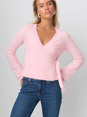 Ljusrosa omlottkofta 💞 - Superfin ljusrosa omlottkofta med knyt i sidan och v-ringad hals. Har även en i röd!🤩