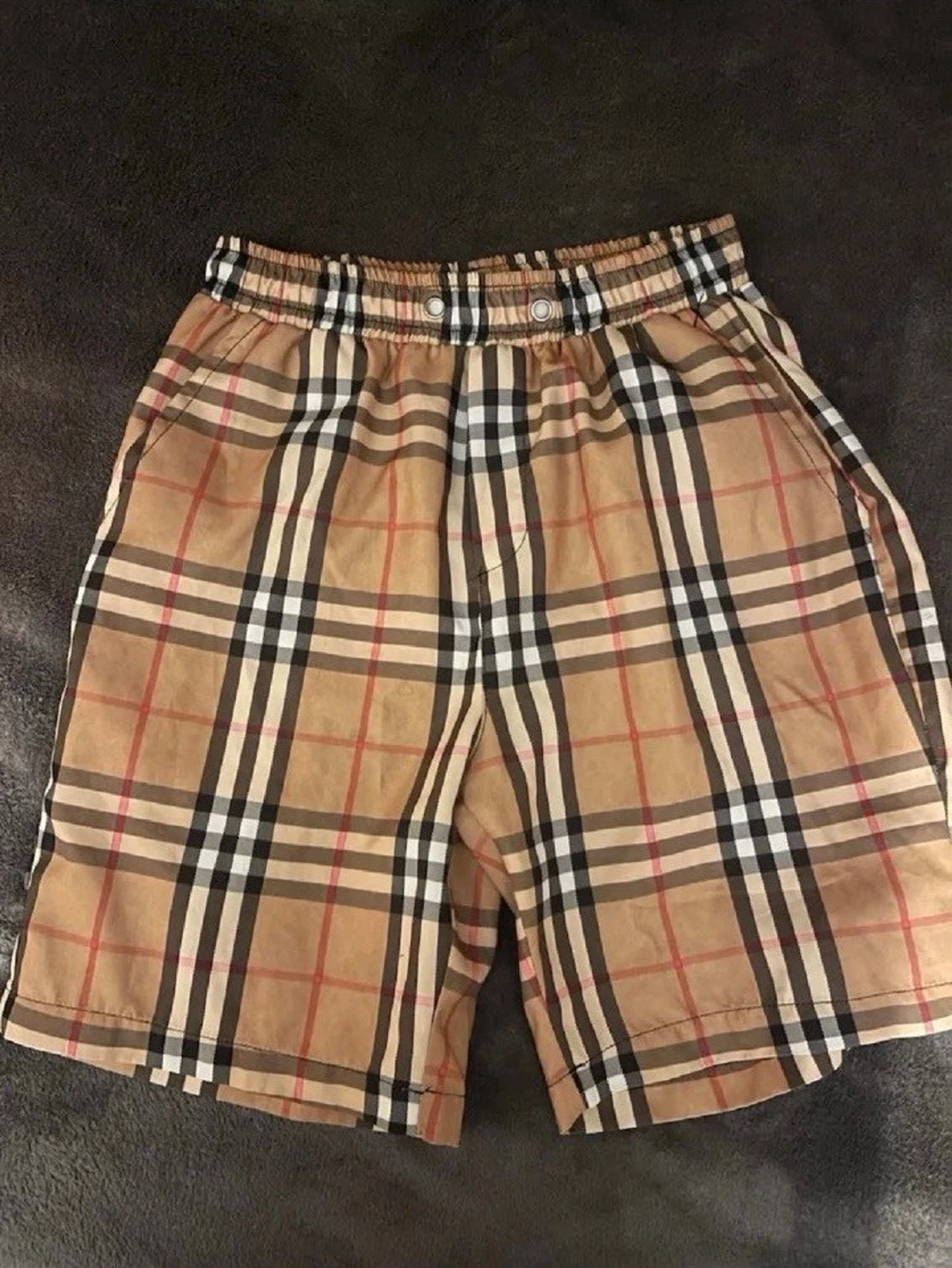Rutig beige shorts från Burberry