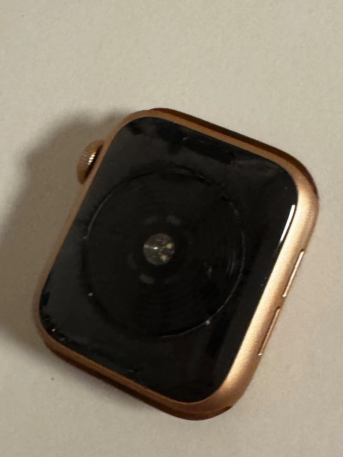 Apple Watch (guld, äldre generation) - 1