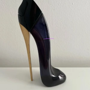 Carolina herrera Good girl parfym - Carolina Herrera good girl parfymen på 50 ml, använd fåtal gånger se bild för att se hur mycket som är kvar.