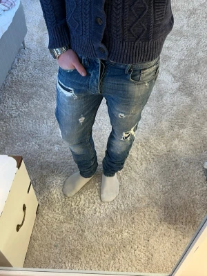 Jack & Jones jeans  - Jack & Jones Jeans | skick 9/10 | Storlek 31/34 | Pris - 399kr | Modellen är ca 180cm lång | Hör av dig vid minsta fråga eller fundering!!