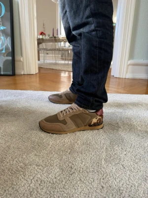 Valentino Rockrunners - Säljer ett pat Valentino Rockrunner i storlek 43 i mycket bra skick! 💸 Nypris: ca 8000kr 🚚 Snabb frakt! Skickas inom 1–2 dagar ✅ Inga fläckar, hål eller synliga tecken på slitage.   💬 Skriv gärna vid frågor – jag svarar snabbt!