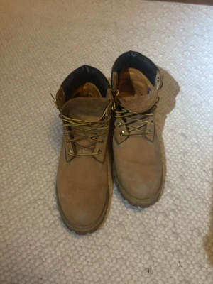 Timberlands - Ett par klassiska timberlands i storlek 43.5 