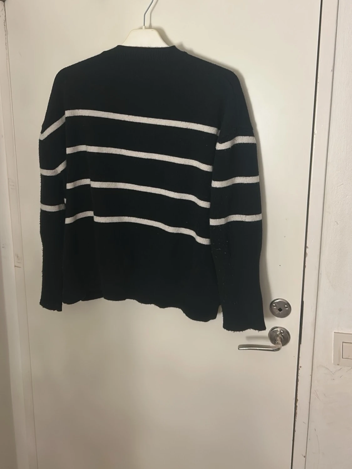 Svart stickad tröja med vita ränder Bikbok - 2