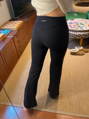 Exercere flare pants short - Exercere flare pants short, nypris 1000 kr. 