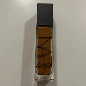 NARS - Foundation - NARS radiant longwear foundation i färgen : Marquises. Mycket kvar! Nypris : ~ 500kr
